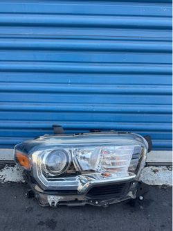 Toyota Tacoma 2016 2017 2018 2019 … 2020 2021 Right Side Halogen W/ LED Headlight OEM
