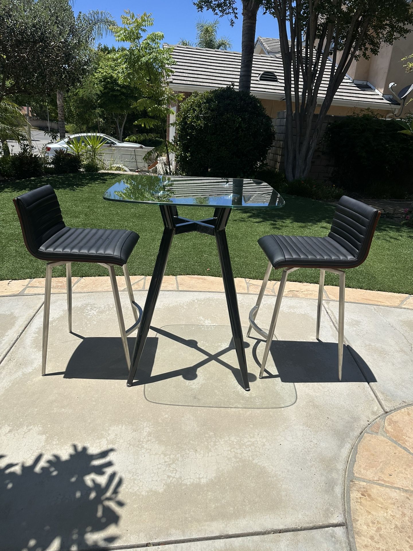 Bar Table And Chairs 