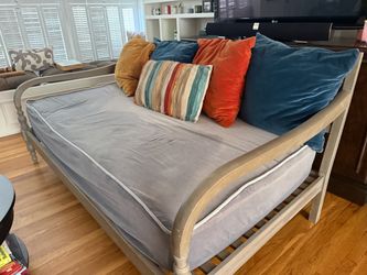 Day bed couch