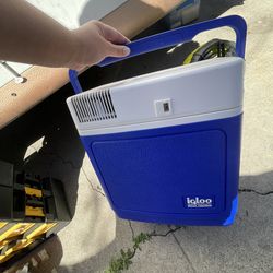 Kool Cruiser 18 QT Thermoelectric Cooler Blue AC/DC Converter