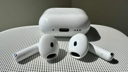 Apple AirPods (4th Generation)