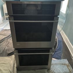 Wall Double Oven Is a GE