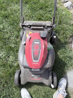 Honda HRN216 21-inch gas lawn mower with Honda GCV170 engine.