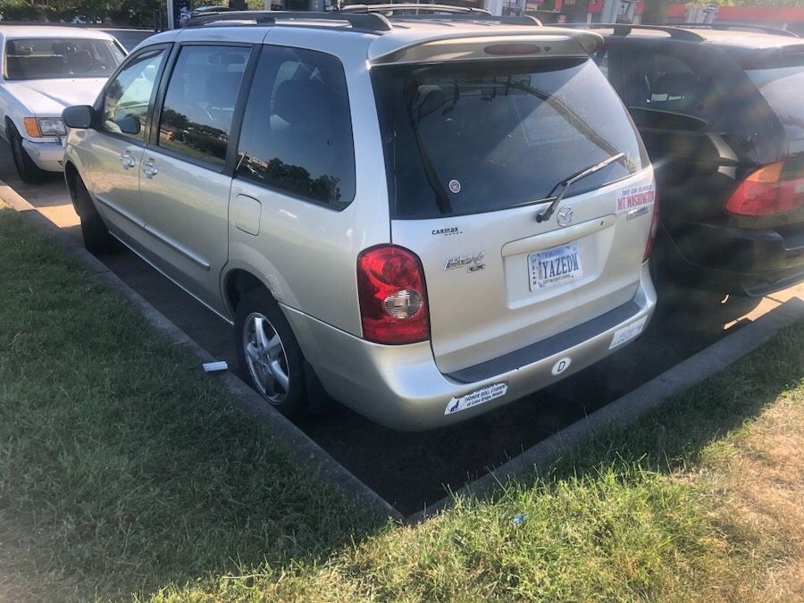 2002 Mazda MPV