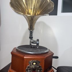 Vintage-Style Gramophone Record Player – Decorative Retro Phonograph