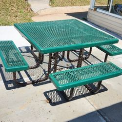Picnic Table 