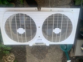 Comfort Zone Twin Window Fan with Reversible Airflow Control, 9 inch, Auto-Locking Expanders, 2 Speed Fan, Dual Fan, Exhaust, Airflow 9.84 ft/sec, mod