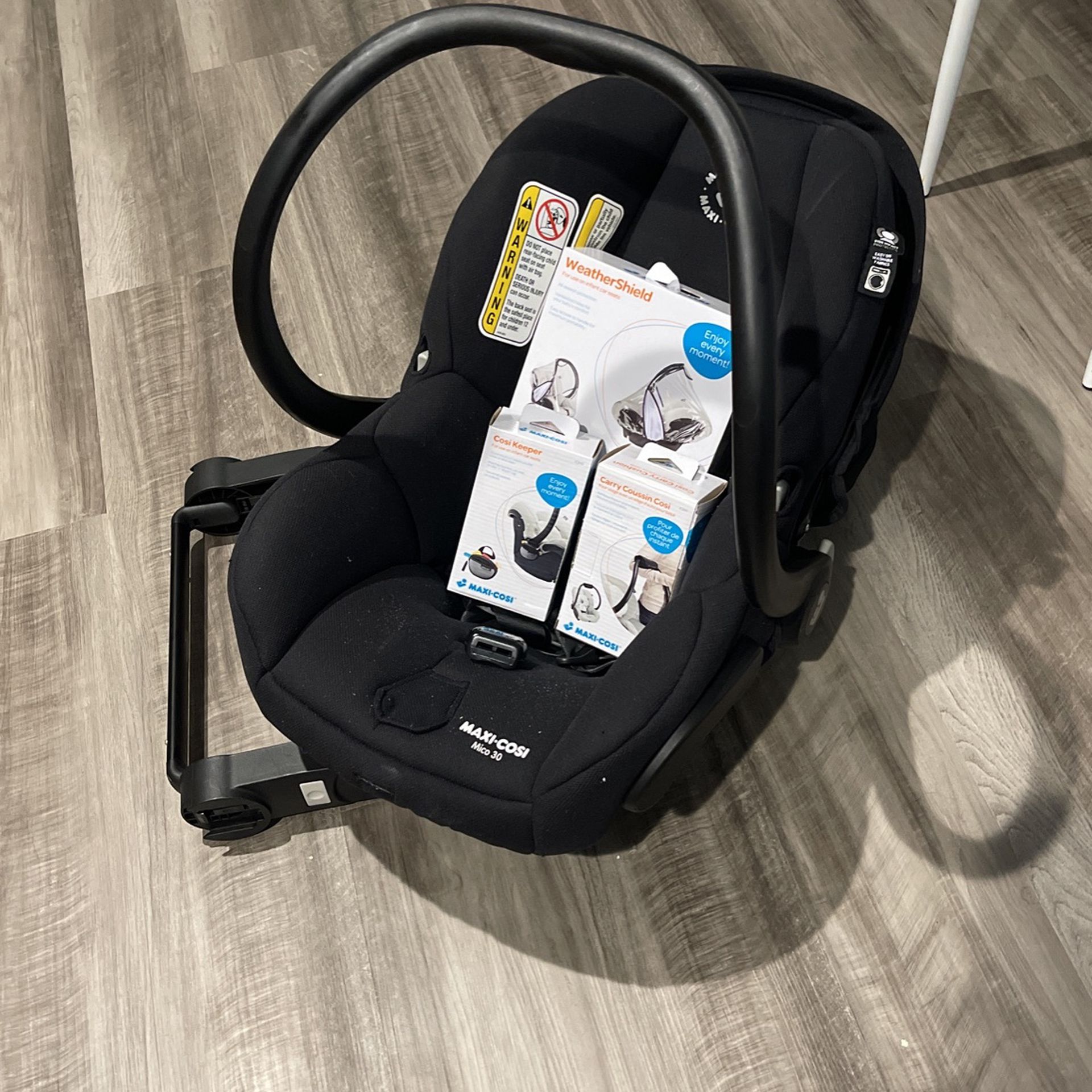Maxi Cosi Child Car Seat With Base And Adapter 