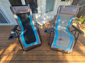 Zero Gravity Lounger with Side Table and Adjustable Headrest