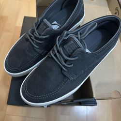 Converse Men’s 9.5 Shoes Used