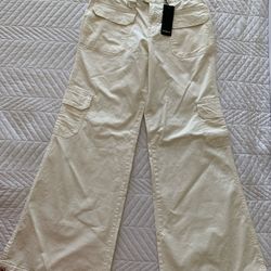 Chic Off-White Wide-Leg Cargo Pants with Dual Pockets and Silver Ring Detail