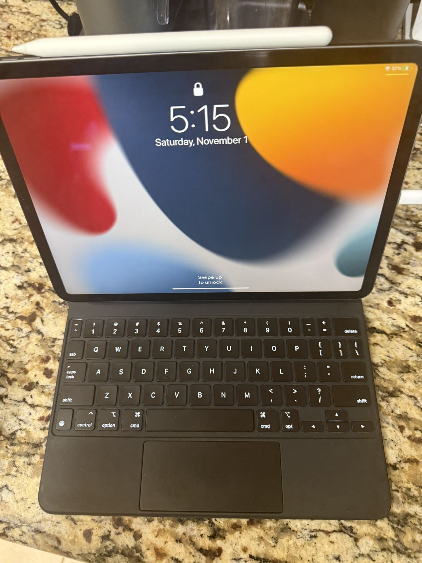 Ipad PRO 3rd Gen Apple Pen and Apple Keyboard