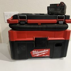 Vacuum 2.5 Gallons Milwaukee