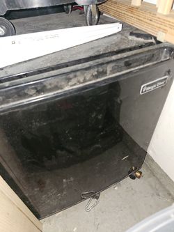 Magic chef mini fridge.