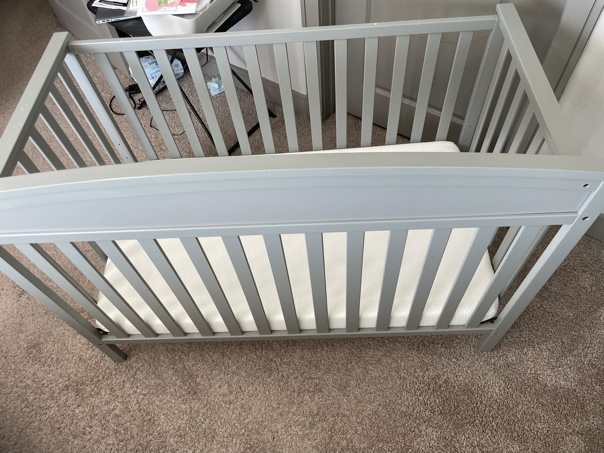 Graco Benton in Convertible Crib (Pebble Gray)