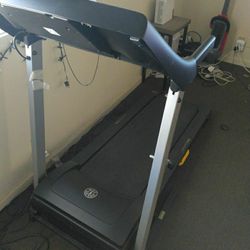 GOLDS GYM TREADMILL WITH 10% GRADE INCLINE 