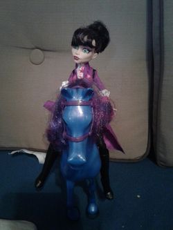 Varias monsters con accesorios