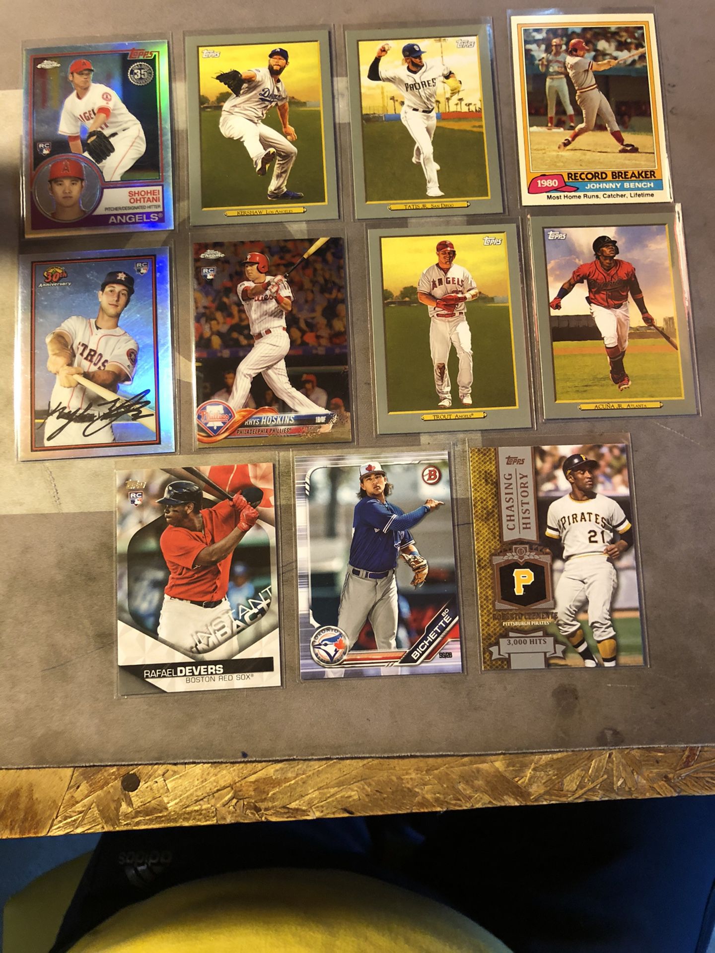 Assorted baseball card lot