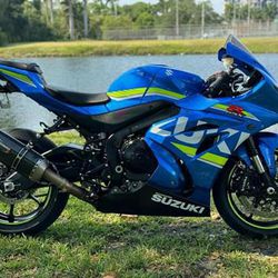 Mint 2017 Suzuki GSX-R1000 with only 3k miles and Yoshimura exhaust already installed! 

Clean title and runs great...
Ready to hit some curves! CLEAN