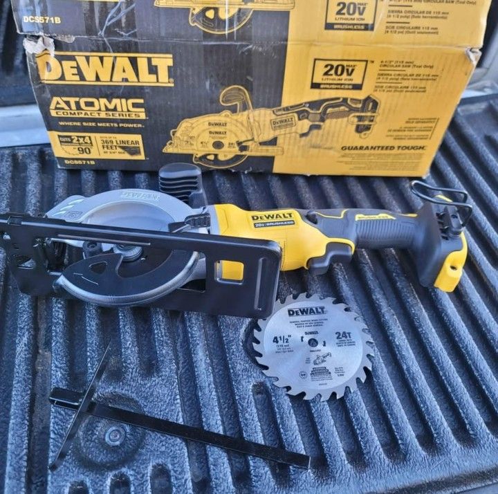 DEWALT ATOMIC 20V MAX Cordless Brushless 4-1/2 in. Circular Saw (Tool Only)