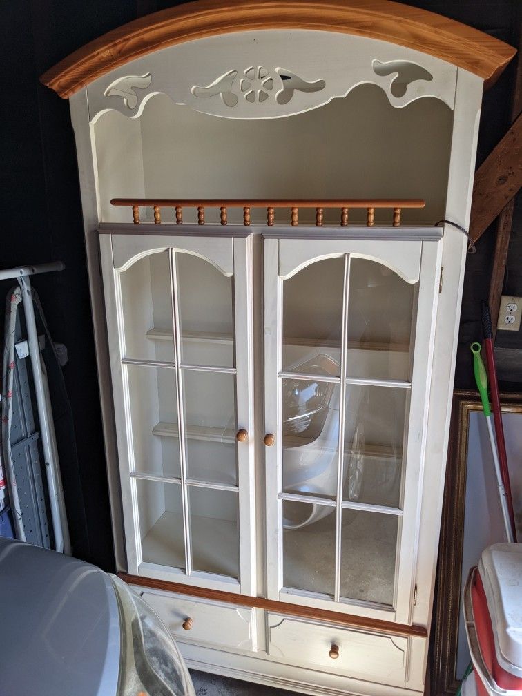 Elegant White Wooden Display Cabinet