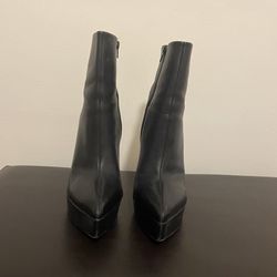 Like New Steve Madden Black Leather Ankle Boots 