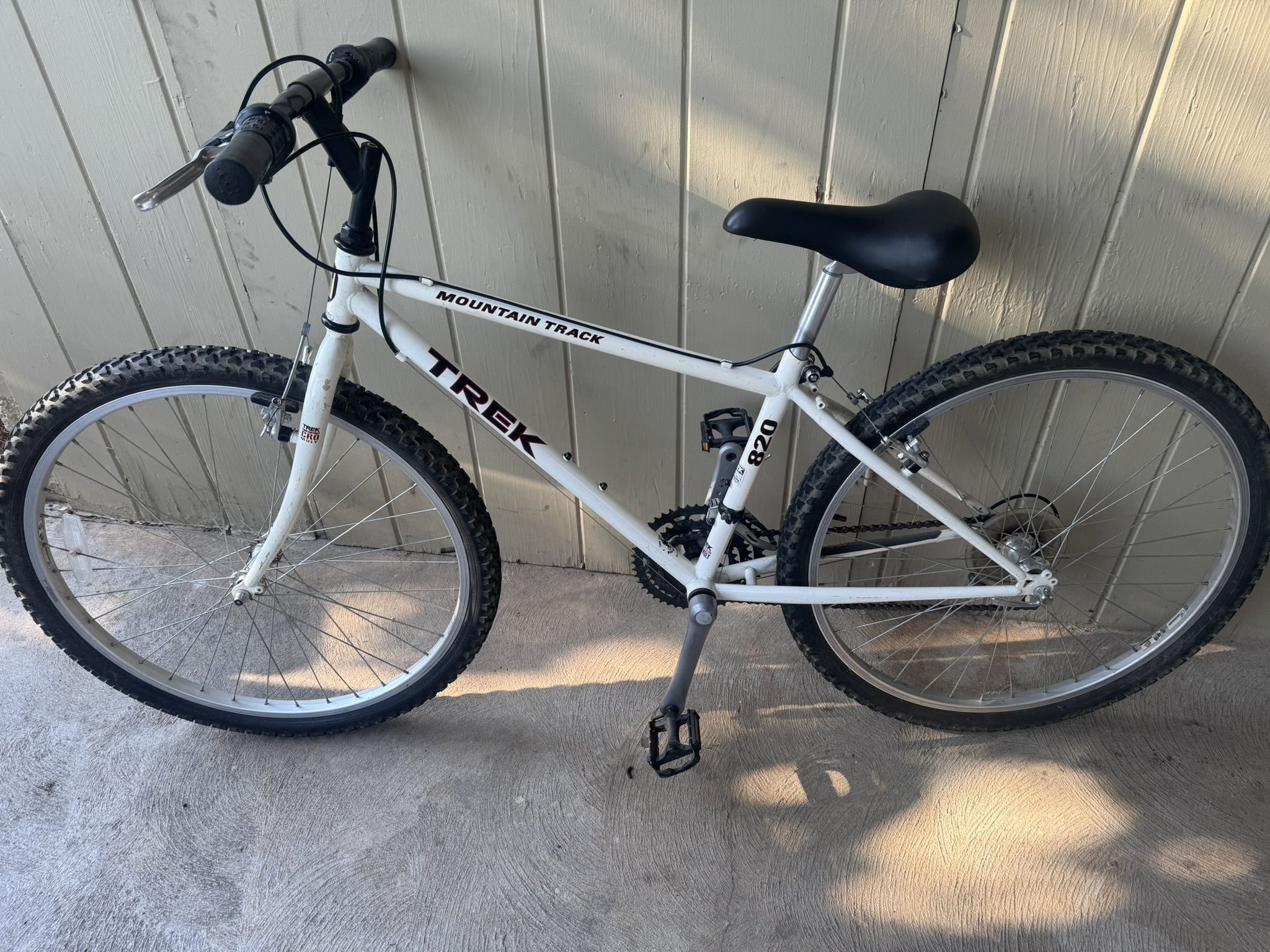 TREK 820 Mountain Bike