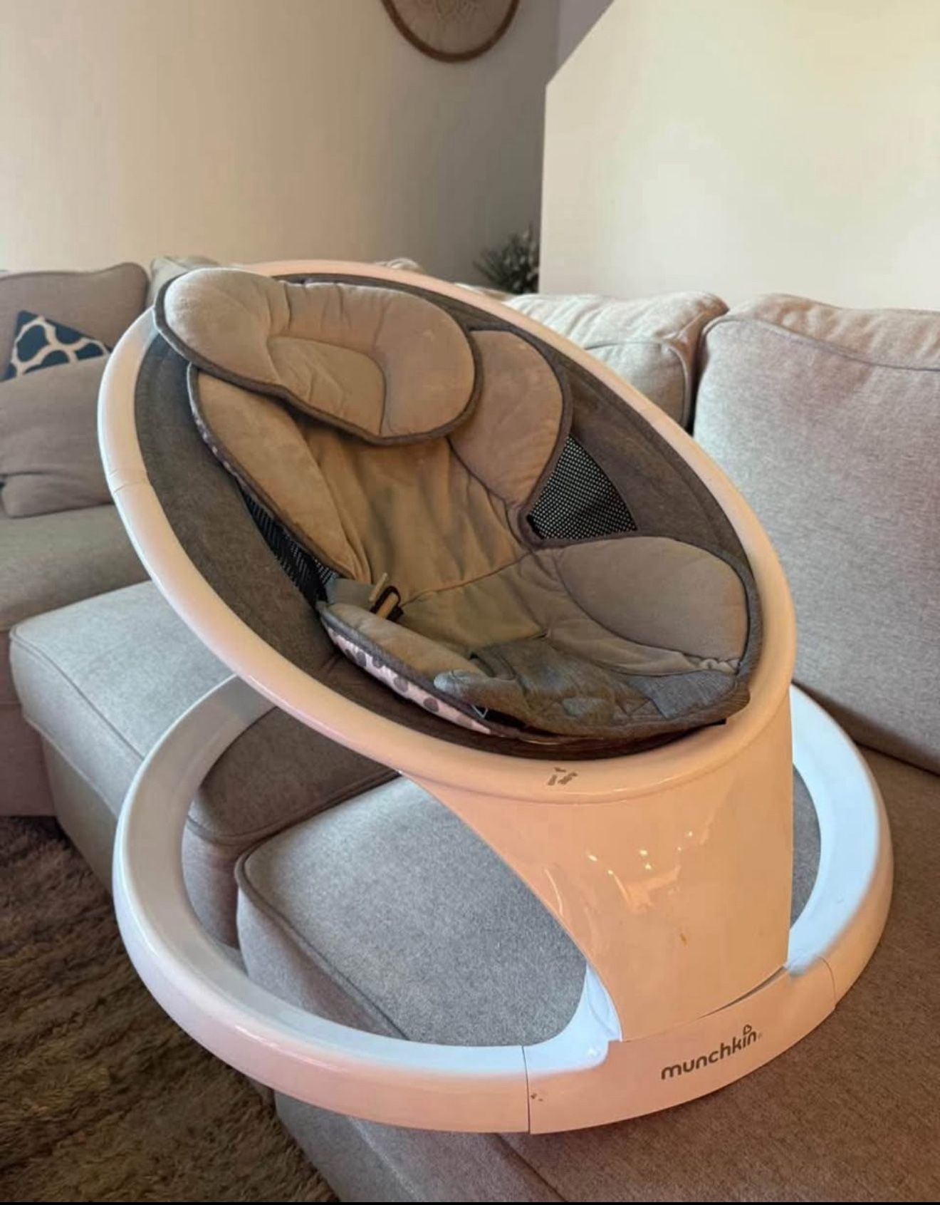 Munchkin Bluetooth Enabled Infant Baby Swing, White