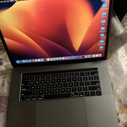 2018 Macbook Pro  32gb Ram  1tb Storage  15 Inch Screen  Touch Pad   Like new