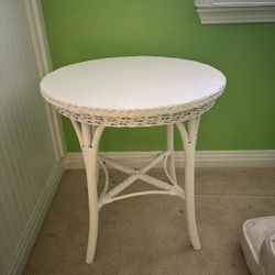 White Antique Wicker Round Table