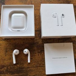 Apple AirPods 2nd Generation With Charging Case And Box