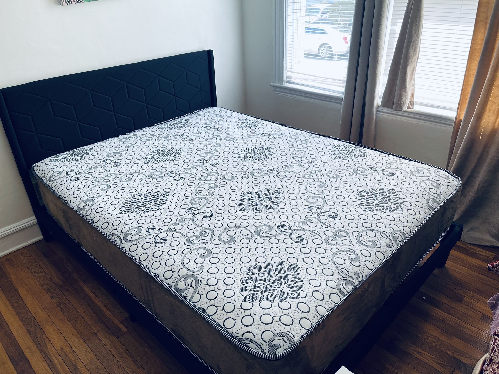 Queen Size Set Bed Frame With The Mattress 10”thick Brand New From Factory Delivery Available