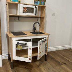 Toy Kitchen 