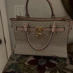 MICHAEL KORS. Hand Bag.
