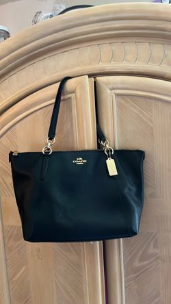 COACH HANDBAG FOR SALE
