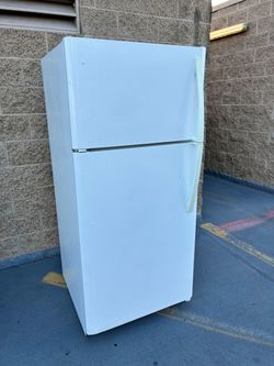 White Top-Freezer Refrigerator
