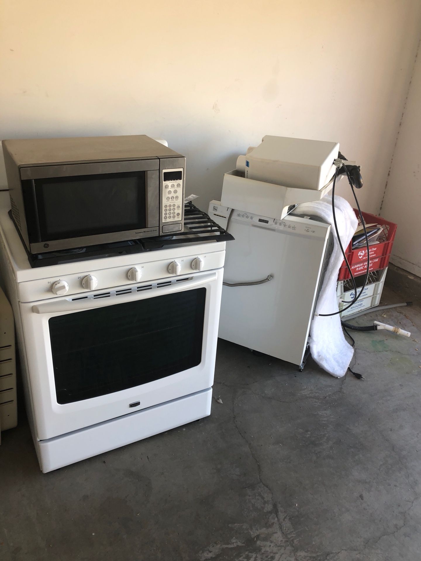 Kitchen appliance and kitchen Cabinets