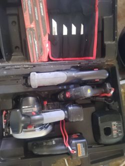 Craftsman 19.2 Volt Tool Set With Case , 2 Saws Drill Ligh