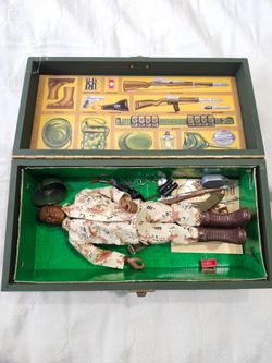 VINTAGE  G.I. JIE ACTION  FIGURE  WITH  FOOTLOCKER & ACCESSORIES