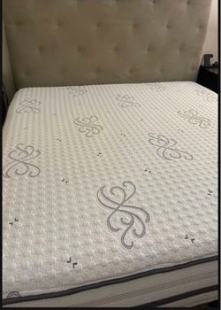Simmons Beautyrest king size mattress and box springs