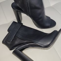 Vince - Black Smooth Leather Open Toe Block Heel

