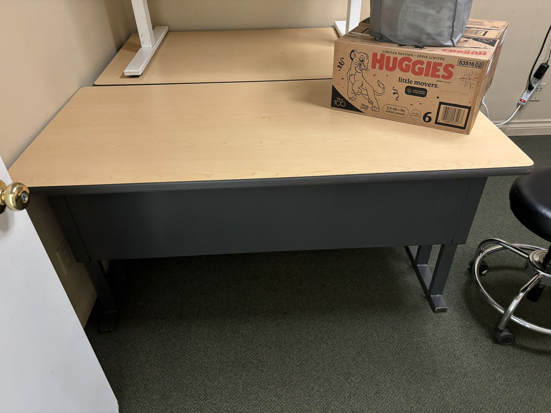 Free Office Desks And File cabinets