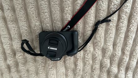Canon - EOS R100 4K Video Mirrorless Camera with RF-S18- 45mm f/4.5-6.3 IS STM Lens - Black