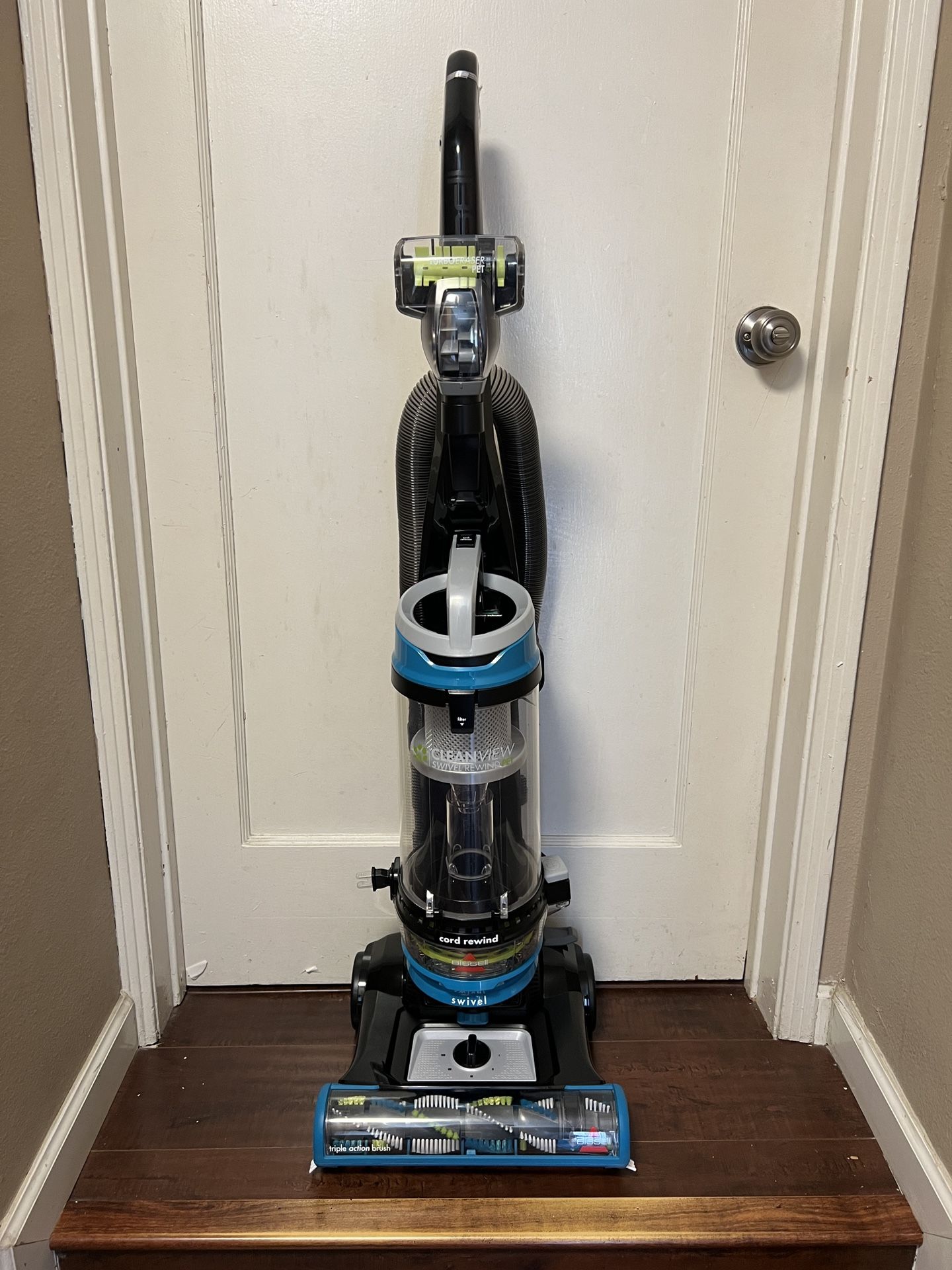 Bissell 2254 CleanView Swivel Rewind Pet Upright Bagless Vacuum, Automatic Cord Rewind, Swivel Steering, Powerful Pet Hair Pickup, Specialized Pet Too
