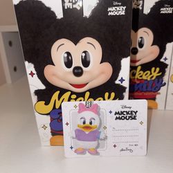 Mickey Family Cute Together keychain Daisy