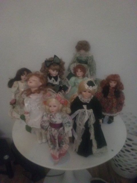 Porcelain Dolls Set All Together