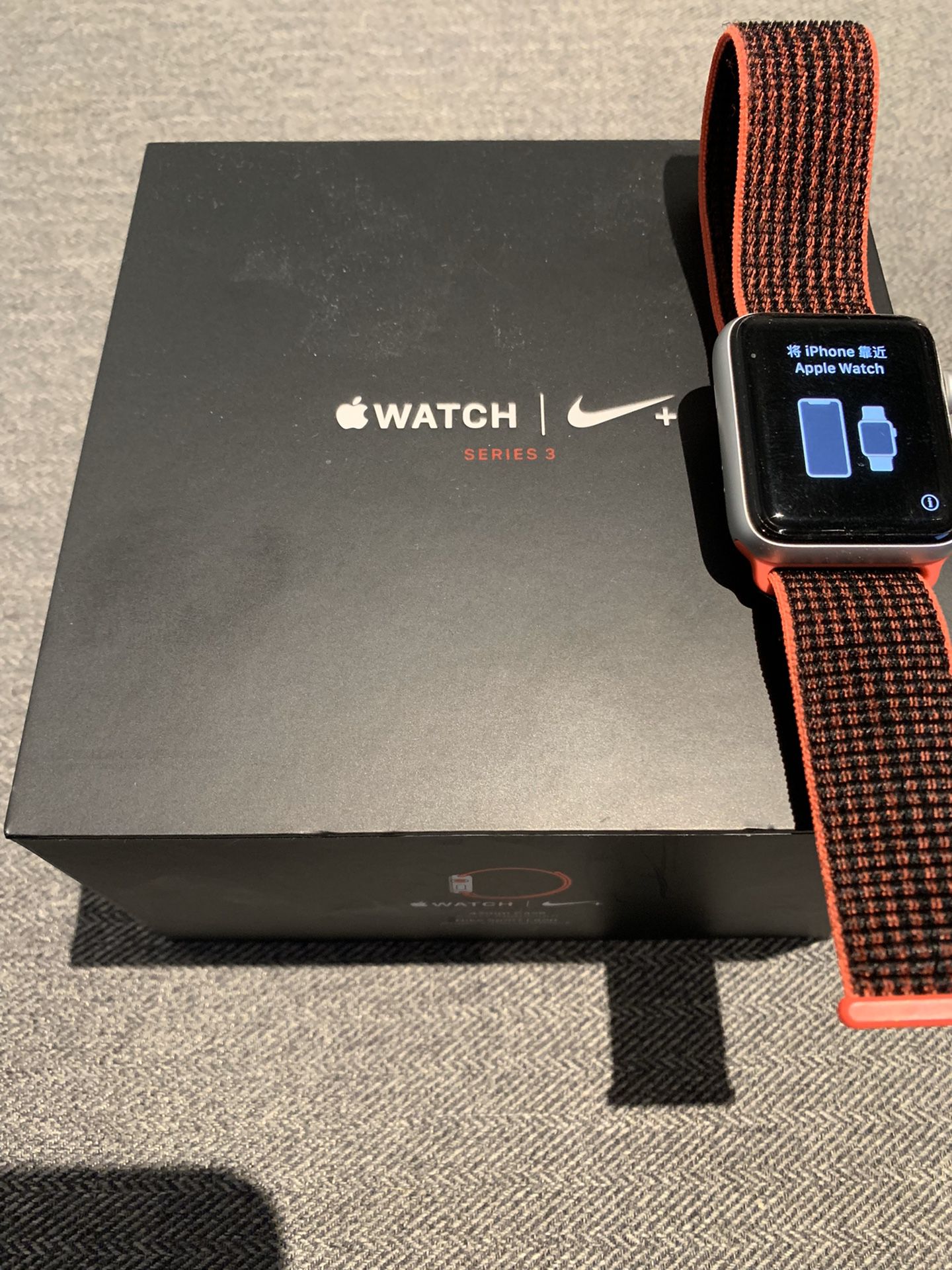 Apple Watch Series 3 Nike 42mm Cellular GPS Silver Crimson