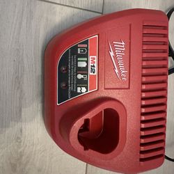 Milwaukee base charger