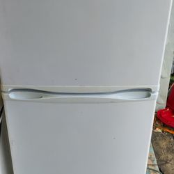 Magic Chef Refrigerator