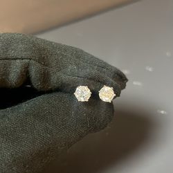 VVS1 Moisinite Stud Earrings